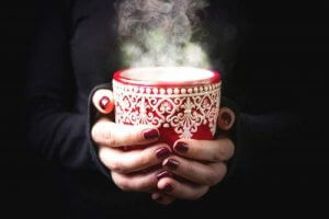 Fem varme og kolde drikke til at lindre ondt i halsen