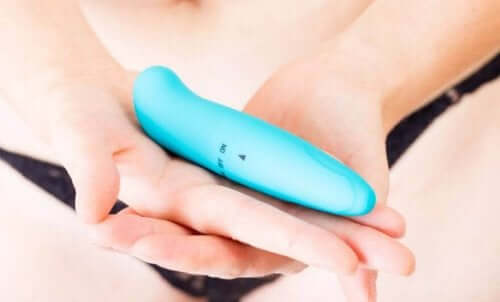 En vibrator anvendes typisk til at stimulere klitoris