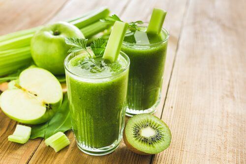 På trods af alle myterne om dem, er grønne smoothies faktisk sunde
