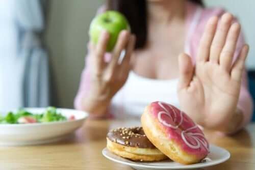 Kvinde siger nej til donuts