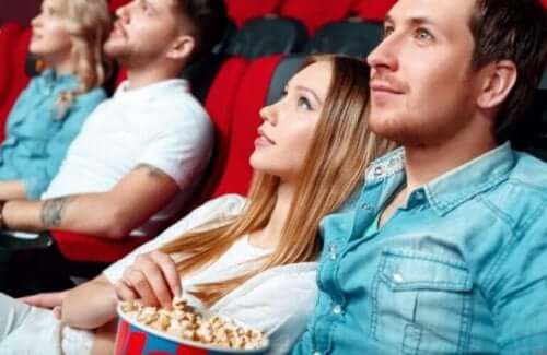 Par ser film i biografen