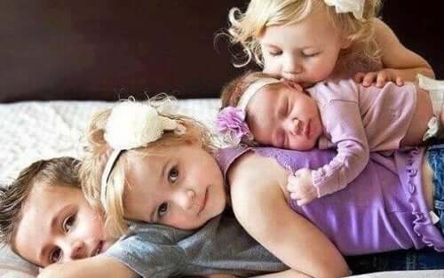 Søskende ligger sammen