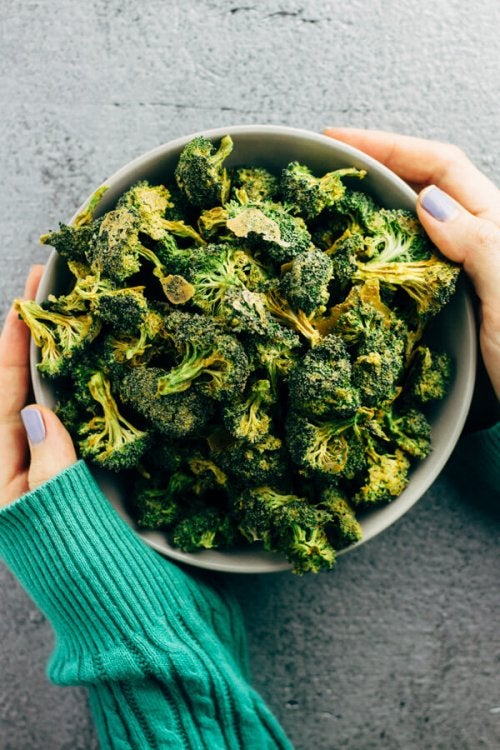 Broccoli er en fantastisk kilde til C-vitamin. Det er et eksempel på vegetariske snacks