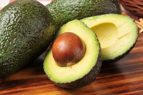 Avocado på bord
