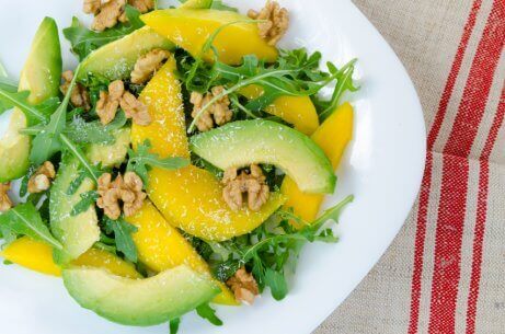 Mango er en frugt, der giver dine salater en karakteristisk smag