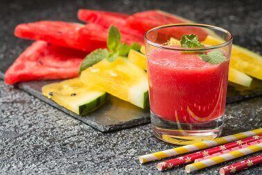 Rød smoothie til sundt vægttab