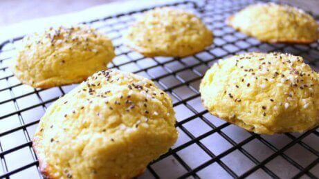 Sorte sesamfrø anvendes til at fremstille bagværk