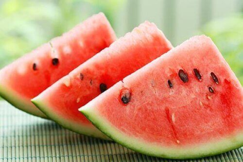 Vandmelon er en af ​​de bedste udrensende frugter, sammen med ananas og appelsiner