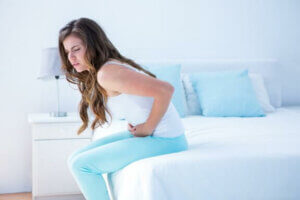 Lindre menstruationssmerter med 5 varme drikke