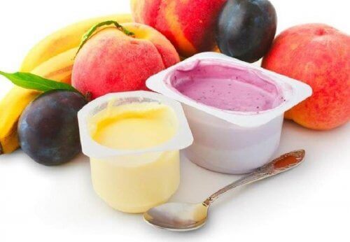 Frugtyoghurt sødes normalt med overskydende sukker og majssirup, så det kan gøre, at man vil tage på i vægt