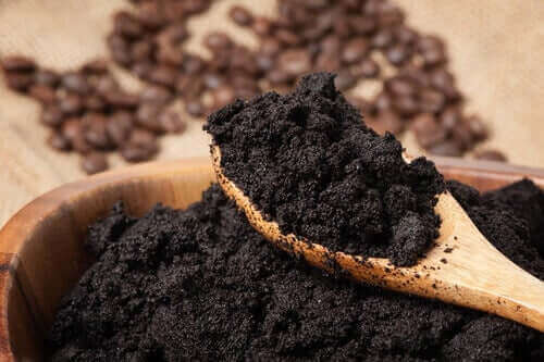 Kaffegrums er en fantastisk naturlig gødning af planter