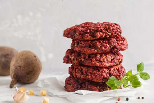 Bøffer med svampe og linser er en ideel mulighed for veganere eller for alle, der gerne vil tage en pause fra at spise kød