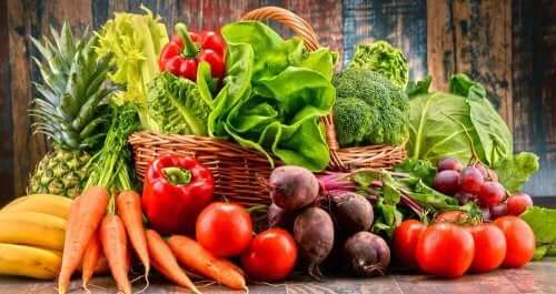 Forskellige frugter og grøntsager