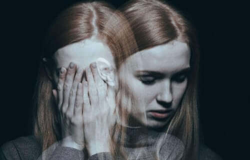 Voldsramt kvinde syndrom illustreres af fortvivlet kvinde