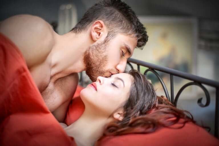 Par har sex med orgasme