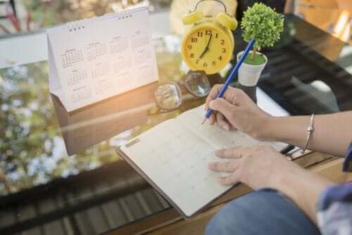 Kvinde med kalender