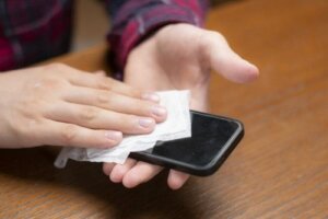 Coronavirus: Tips til at rengøre mobiltelefonen