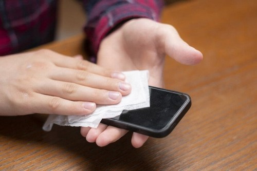 Coronavirus: Tips til at rengøre mobiltelefonen