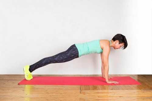 Du kan lave planken for at holde dig i form derhjemme