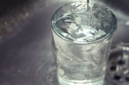 Vand i glas