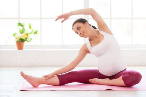 Kvinde motionerer for at håndtere en fødselsdepression