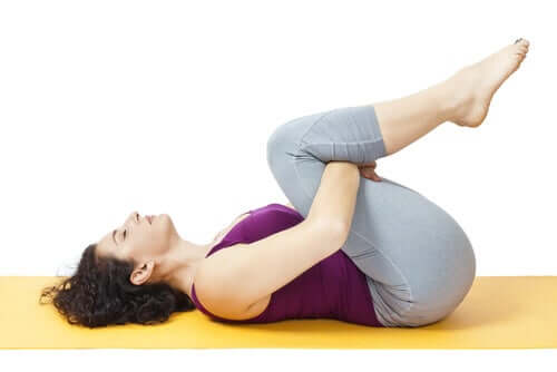 Denne øvelse hjælper med at strække dine rygmuskler