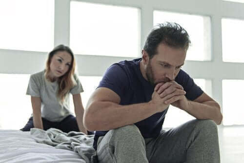 Seksuel dysfunktion hos diabetikere illustreres af frustreret par i seng