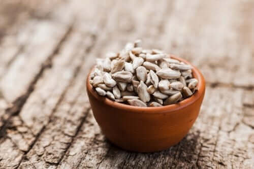 Solsikkekerner, der er rige på vitamin E og fedtsyrer, er en vigtig kilde til antioxidanter