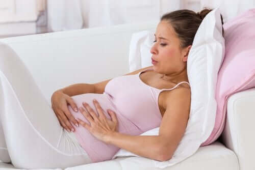 Gravid kvinde oplever fødselsveer