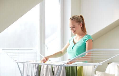 4 tips til at tørre tøj hurtigt