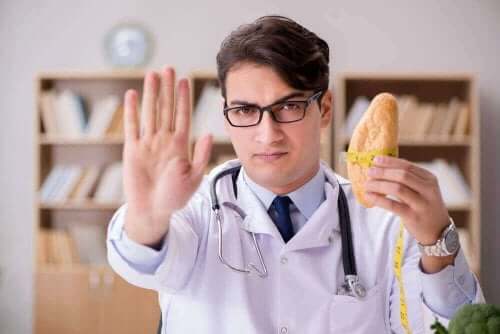 Læge måler brød som eksempel på, at brød er fedende