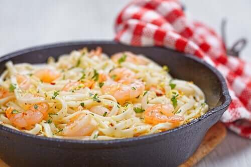 Pasta med citron og rejer