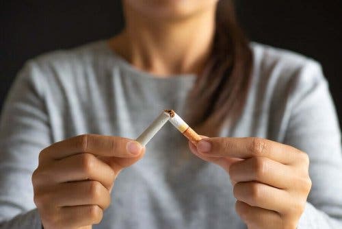 En knækket cigaret