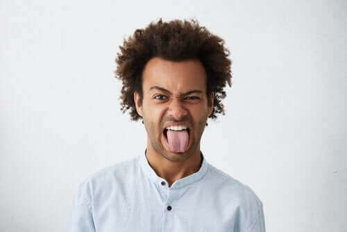 Hvad er sorte pletter på tungen?