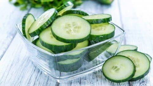 Agurkeskiver i skål