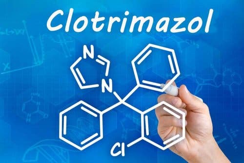 Kemisk formel for clotrimazol