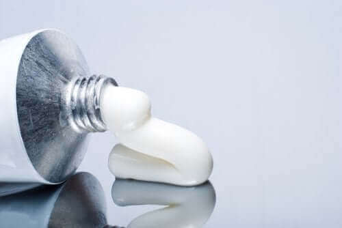 Anvendelse og bivirkninger ved Canesten