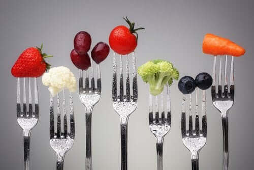 Sunde fødevarer på gafler
