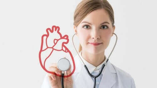 Læger lytter til tegning af hjerte