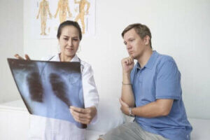 Lungehindebetændelse: Symptomer, årsager og behandling