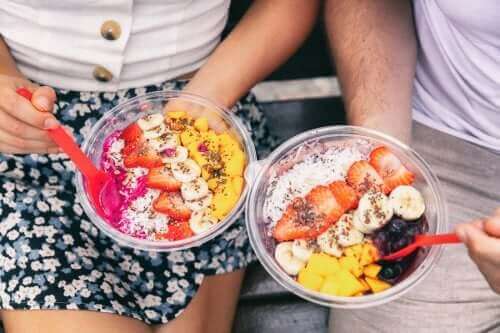 Spis en smoothieskål til morgenmad