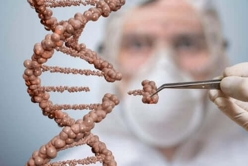 Forsker kigger på DNA molekyler