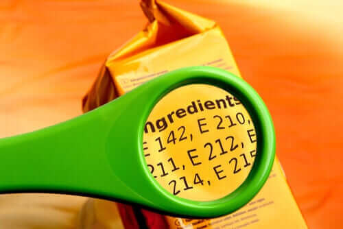 Ingrediensliste med tilsætningsstoffer
