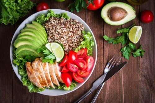 Salat og kylling er glimrende eksempel på kost til personer med kræft