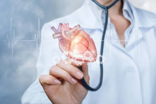 Læge undersøger hjertet