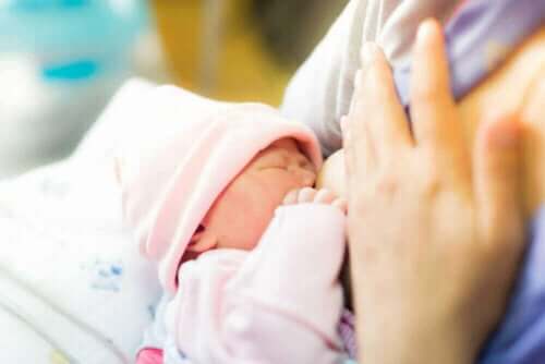 Hud mod hudkontakt: Essentielt efter fødslen
