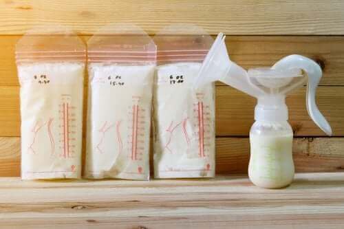 Sådan kan man opbevare modermælk