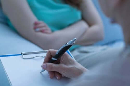 Kvinde i terapi mod humørforstyrrelser