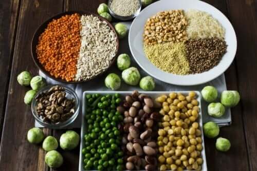 Forskellige bønner på bord