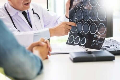Scanninger af hjerne forklares af læge